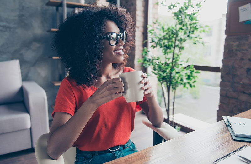 Femme au bureau