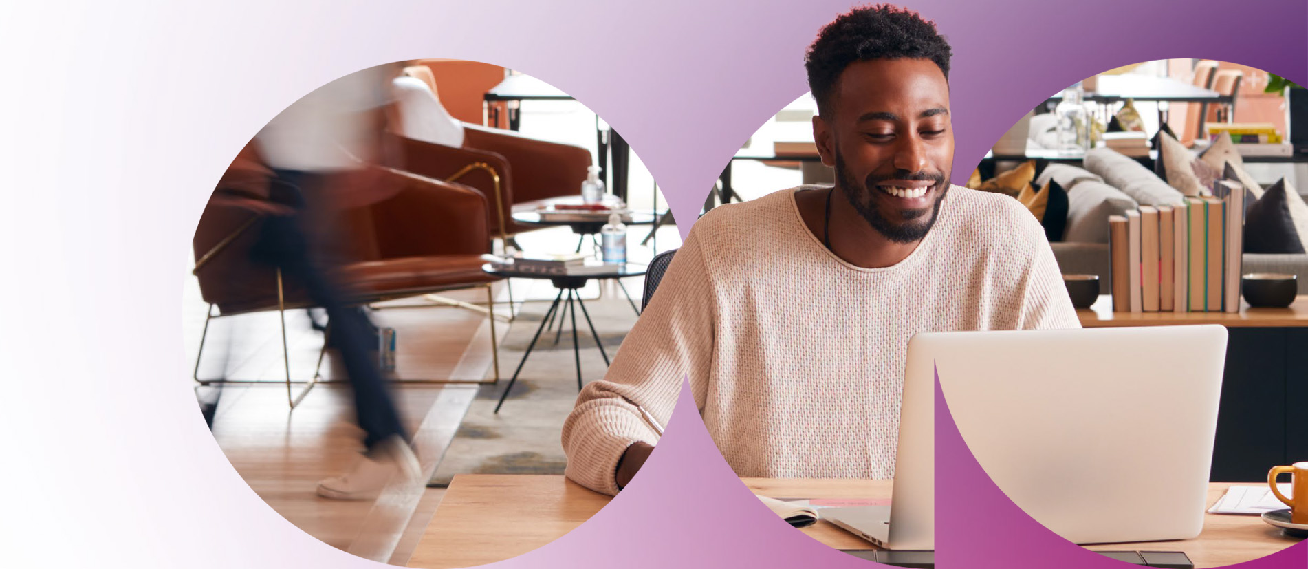 Homme souriant en travaillant sur son ordinateur portable
