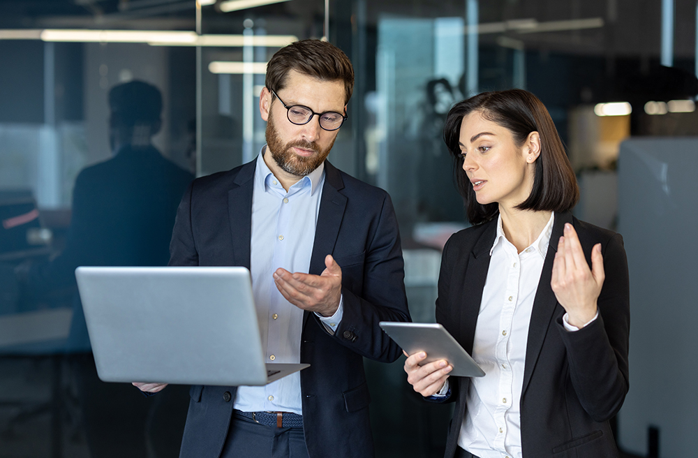 Collaboration sécurisée sur les accès et identités en entreprise.