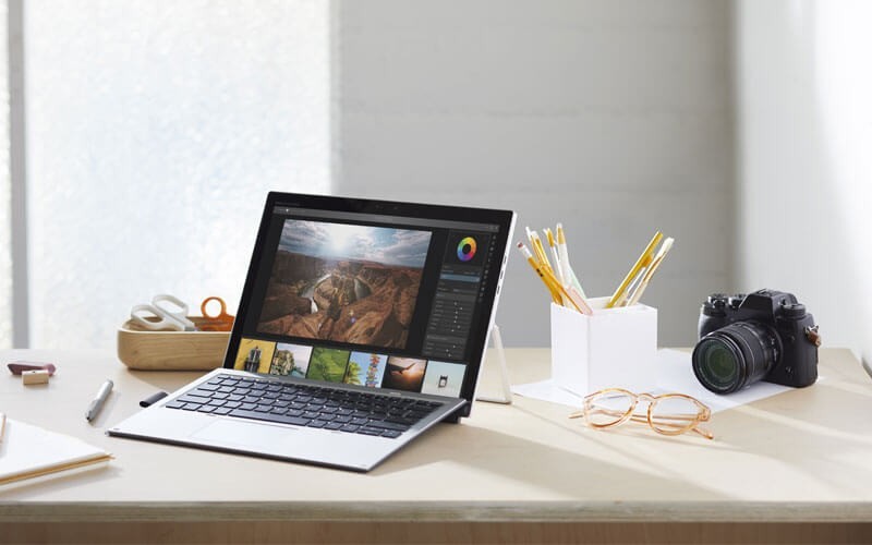 HP Elite x2 1013 G3 on a desk