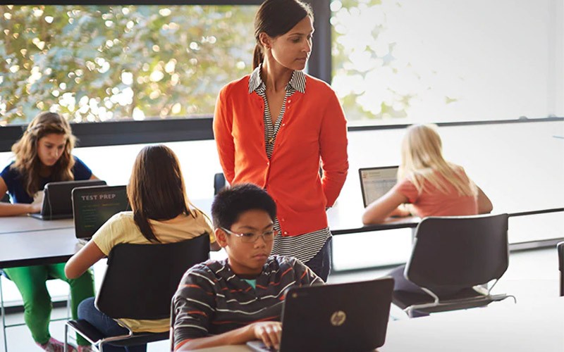 teach observing a class using laptop devices